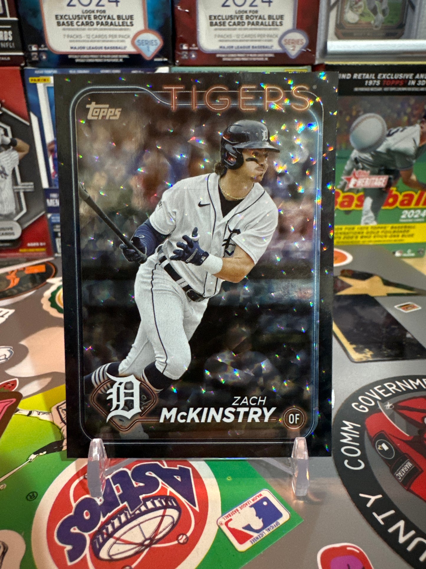 2024 Topps Series 2 #511 Zach McKinstry  Black border Rainbow Foil