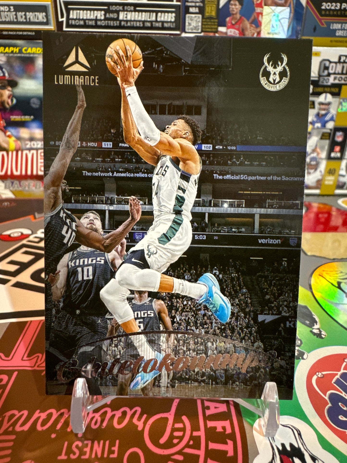 2022 Panini Chronicles Luminance #160 Giannis Antetokounmpo