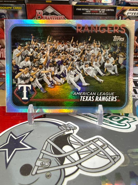 2024 Topps Series 2 #498 Texas Rangers. Team photo- Rainbow Foil Parallel