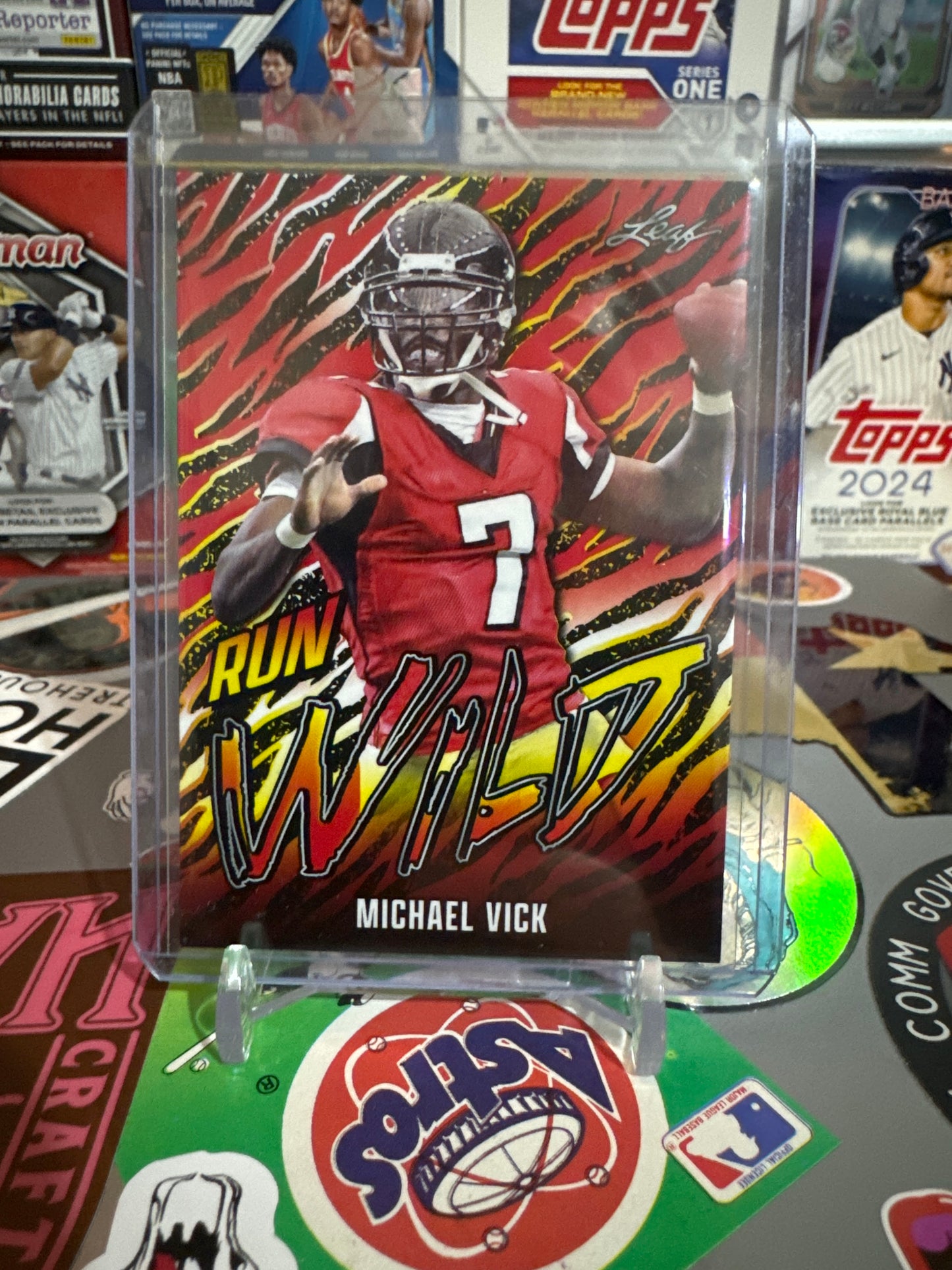 2024 Leaf Football Run wild #RW-7 Michael Vick. Red