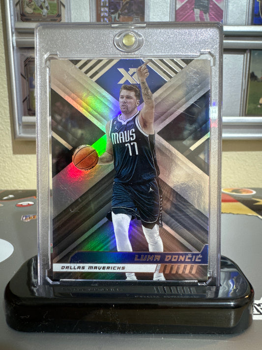 2022 Panini chronicles XR #300 Luka Doncic.