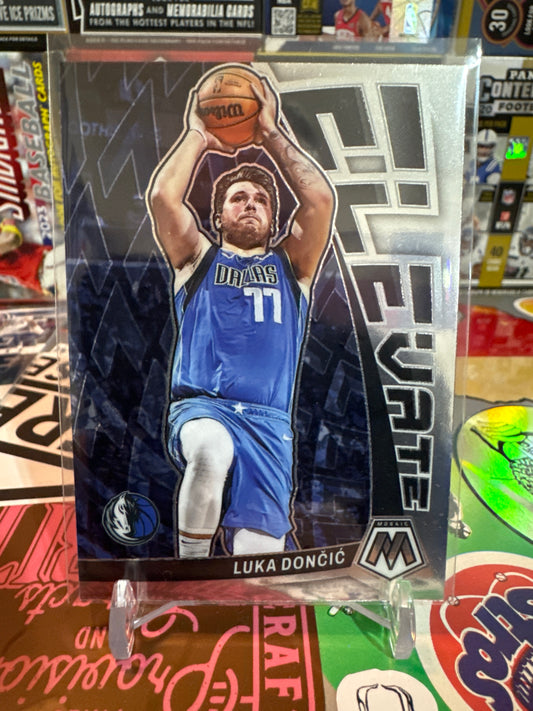 2022 Panini Mosaic Elevate #19 Luka Doncic